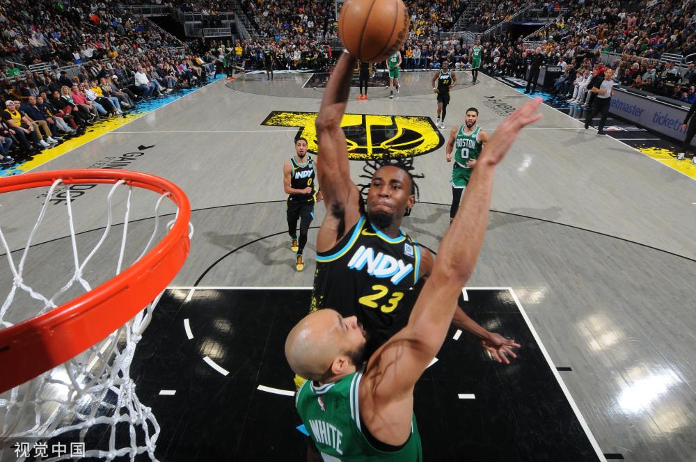 在防守端限 在防守端限