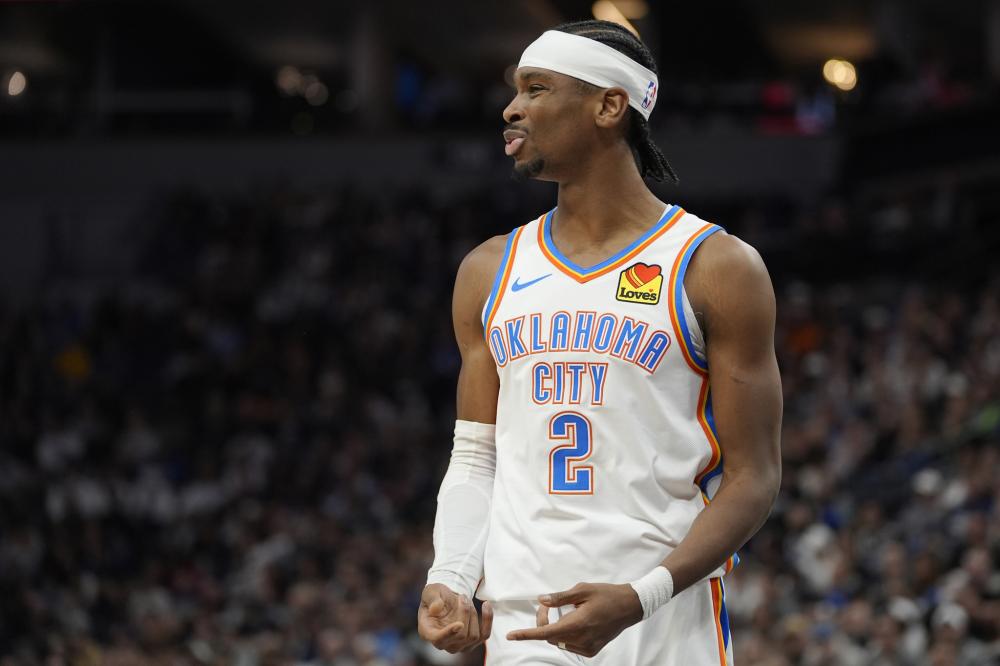 2025武汉马拉松鸣枪起跑.